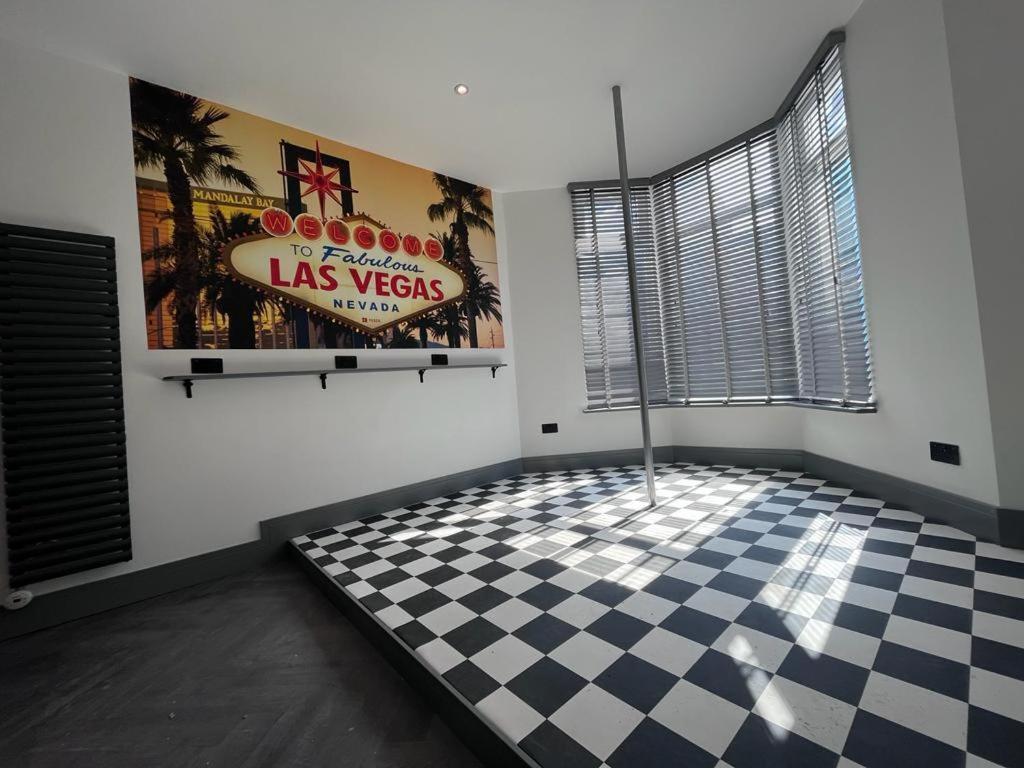 The White House Vegas Suites Блекпул Екстериор снимка